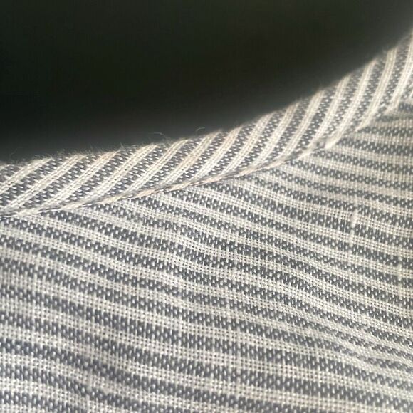 Tahari Linen Button Back Cropped Sleeve Striped Top XS - Picture 7 of 9